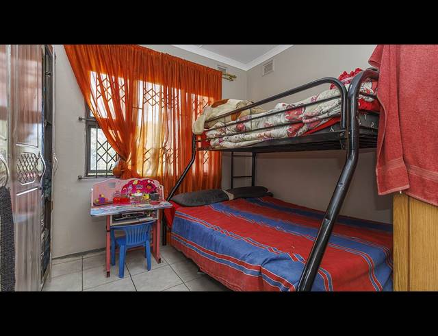 5 BEDROOM FREESTANDING FOR SALE IN WYEBANK